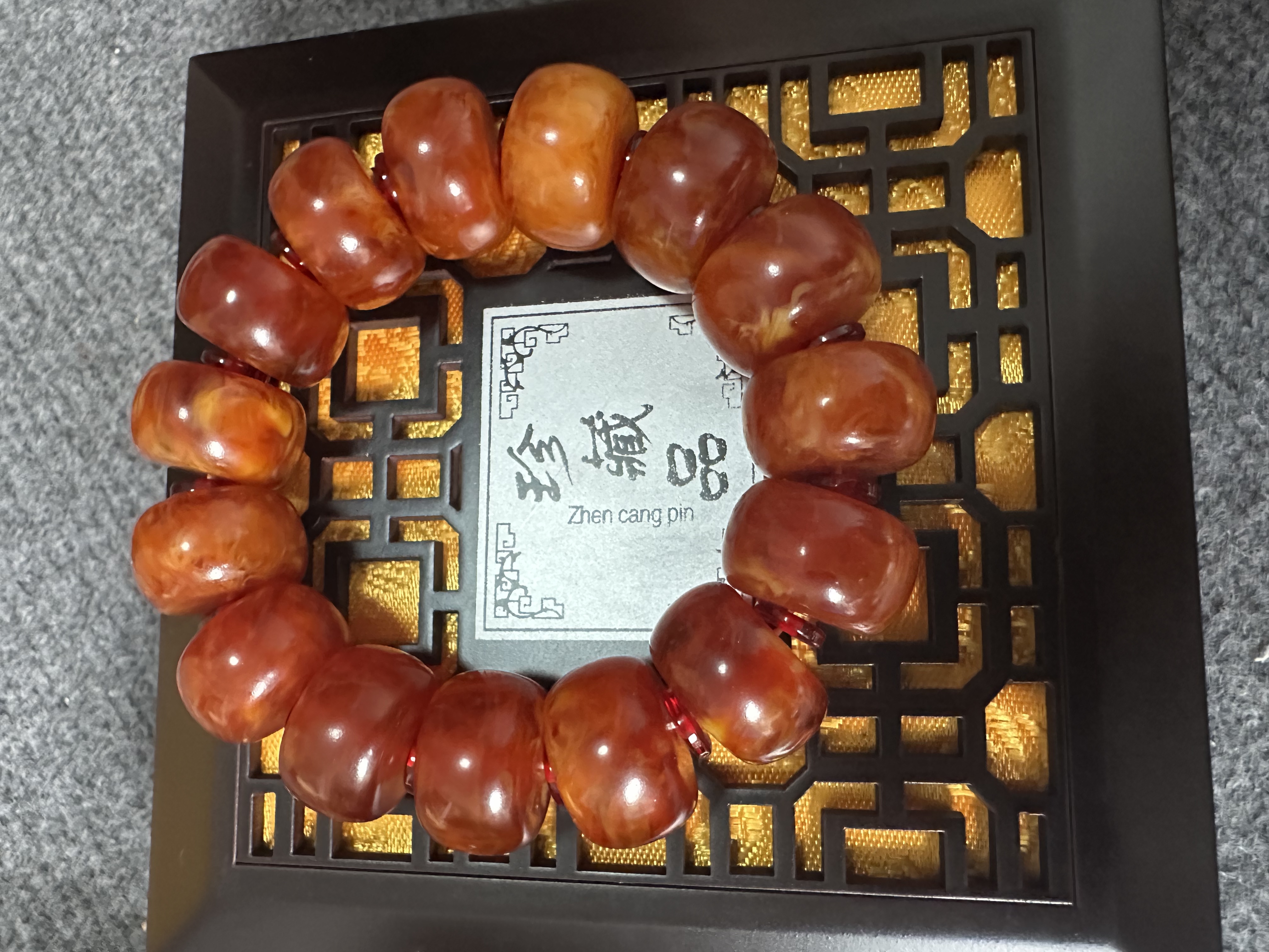 【飞姐精品专属】松香味老蜜蜡手串（带盒）G69