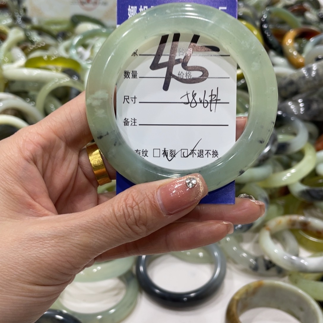 蛇纹石玉手镯未镶嵌