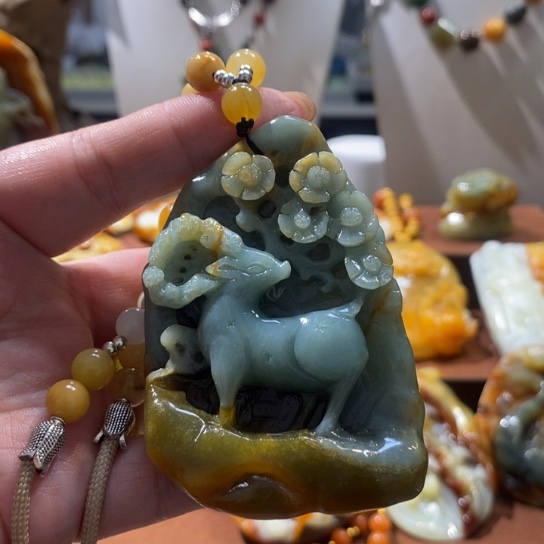 蛇纹石玉未镶嵌颈饰