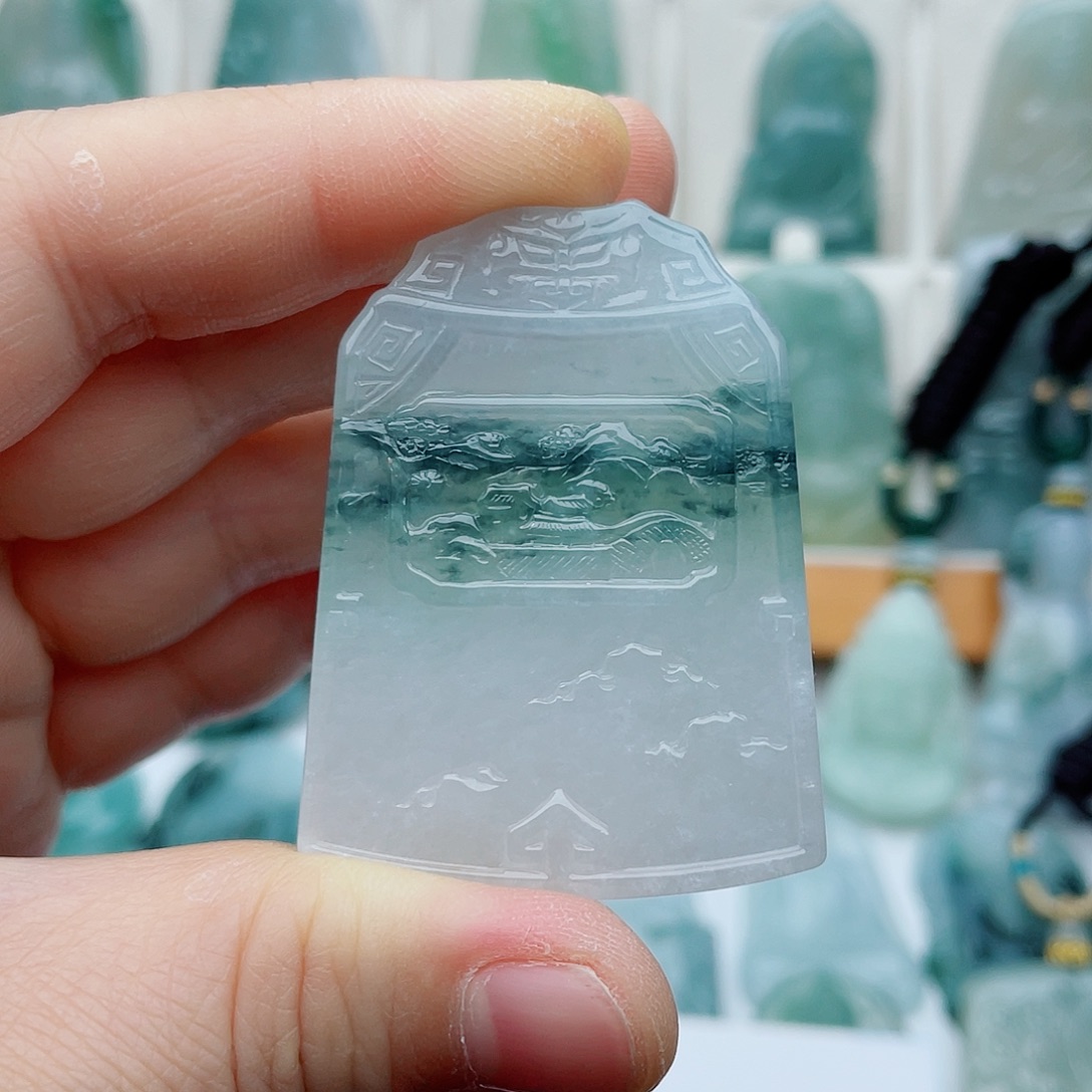 翡翠未镶嵌颈饰山水牌