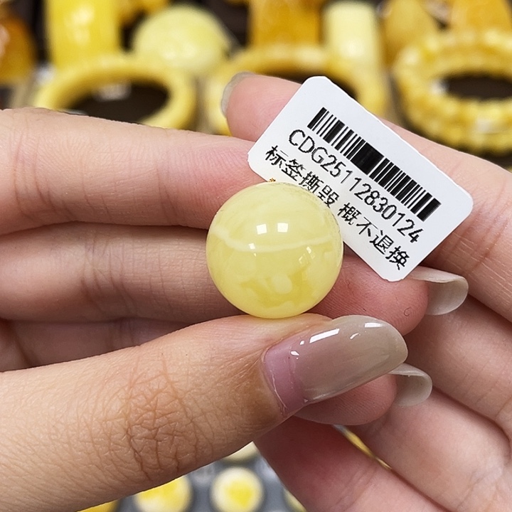 琥珀未镶嵌裸石16.5mm 0124