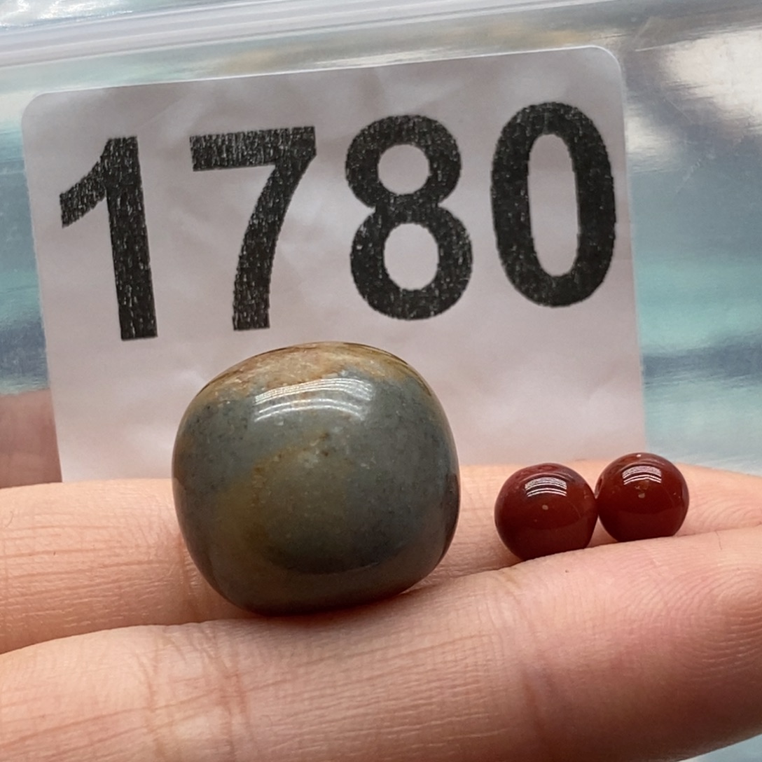 南红玛瑙颈饰未镶嵌