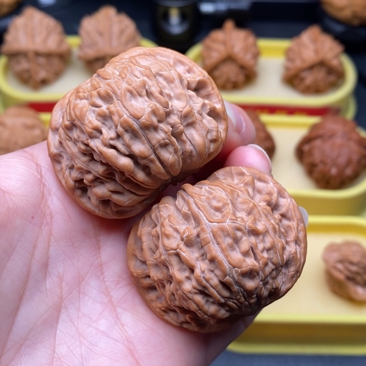 文玩核桃吊坠正磨