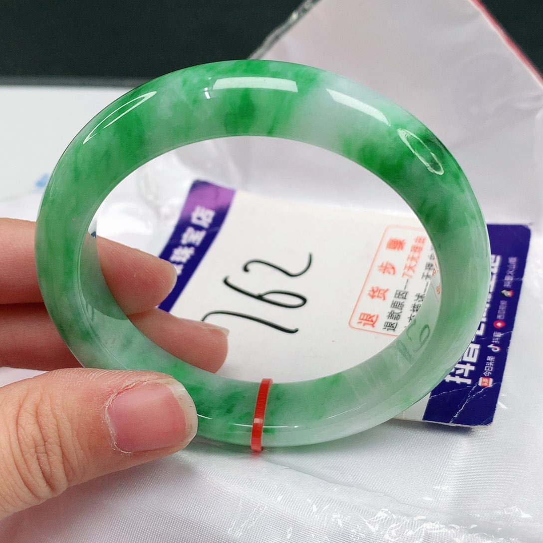 翡翠手镯未镶嵌翡翠