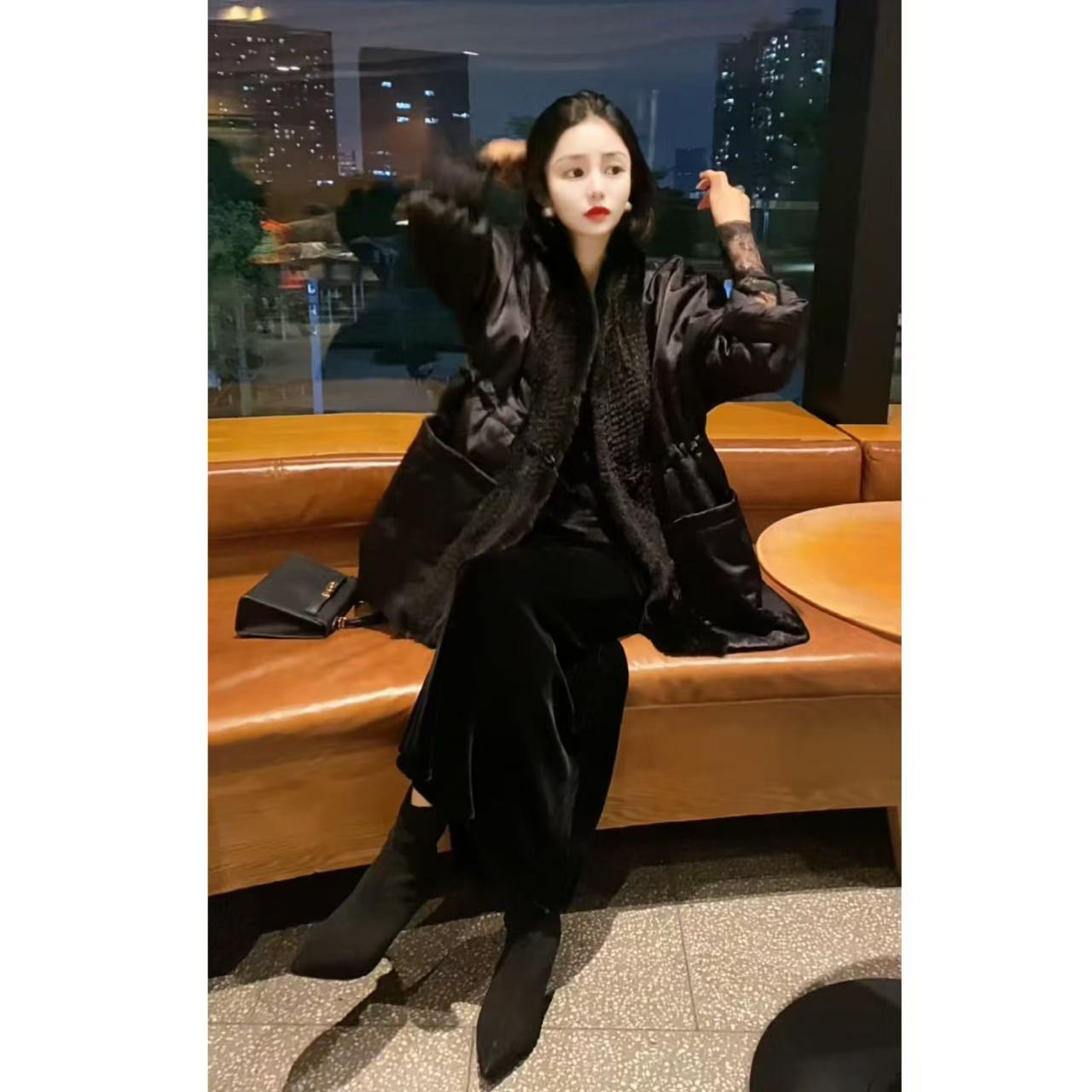 【大眼睛】新中式V领填充桑蚕丝轻奢腰抽绳水貂毛领提花宽松棉服