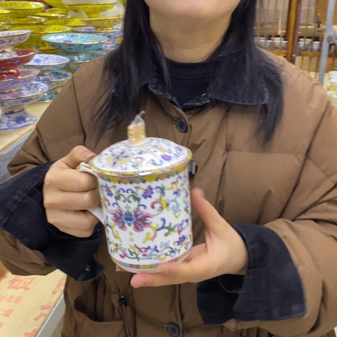 陶瓷1个。。。。。。。。