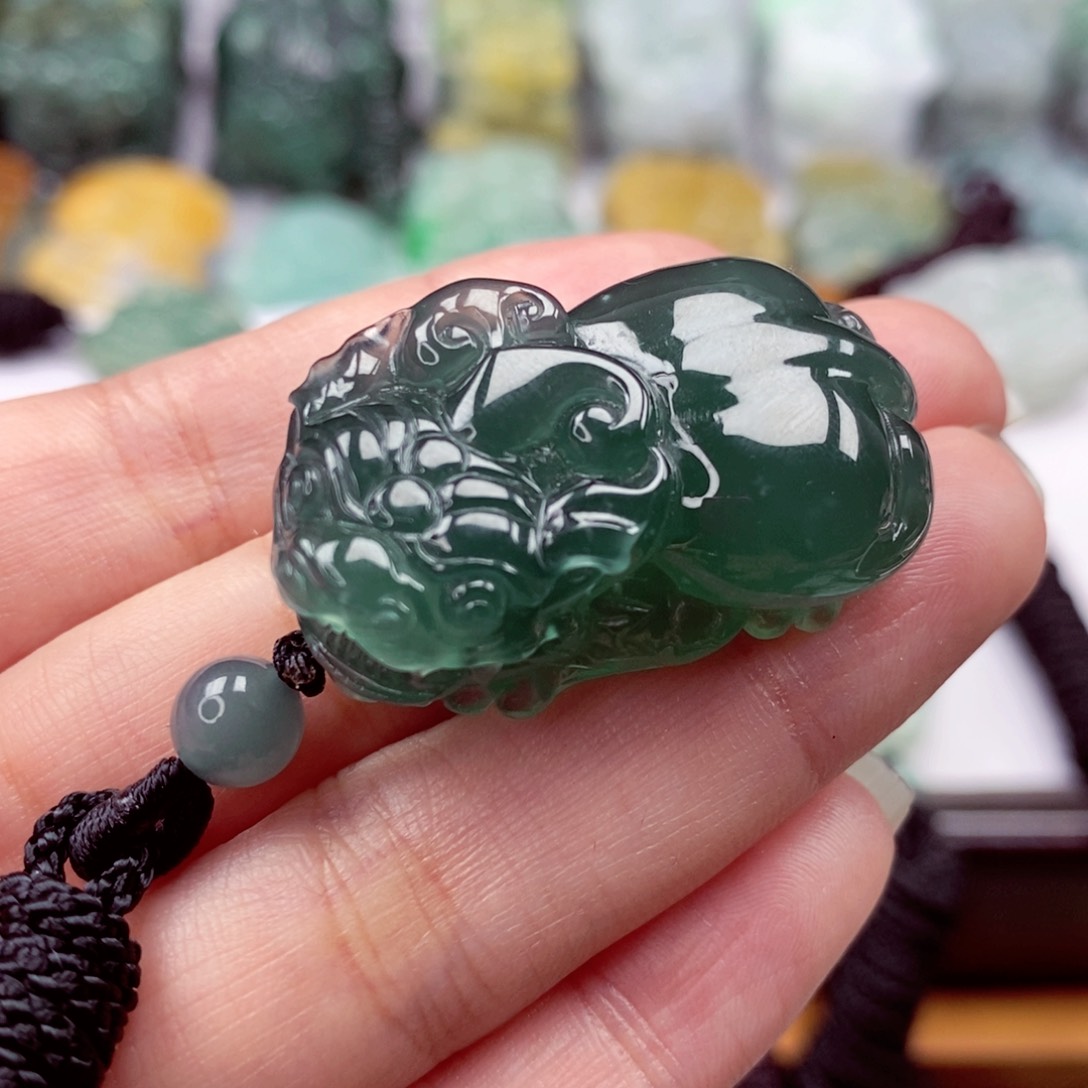 翡翠颈饰未镶嵌翡翠