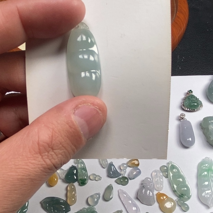 翡翠未镶嵌颈饰吊坠