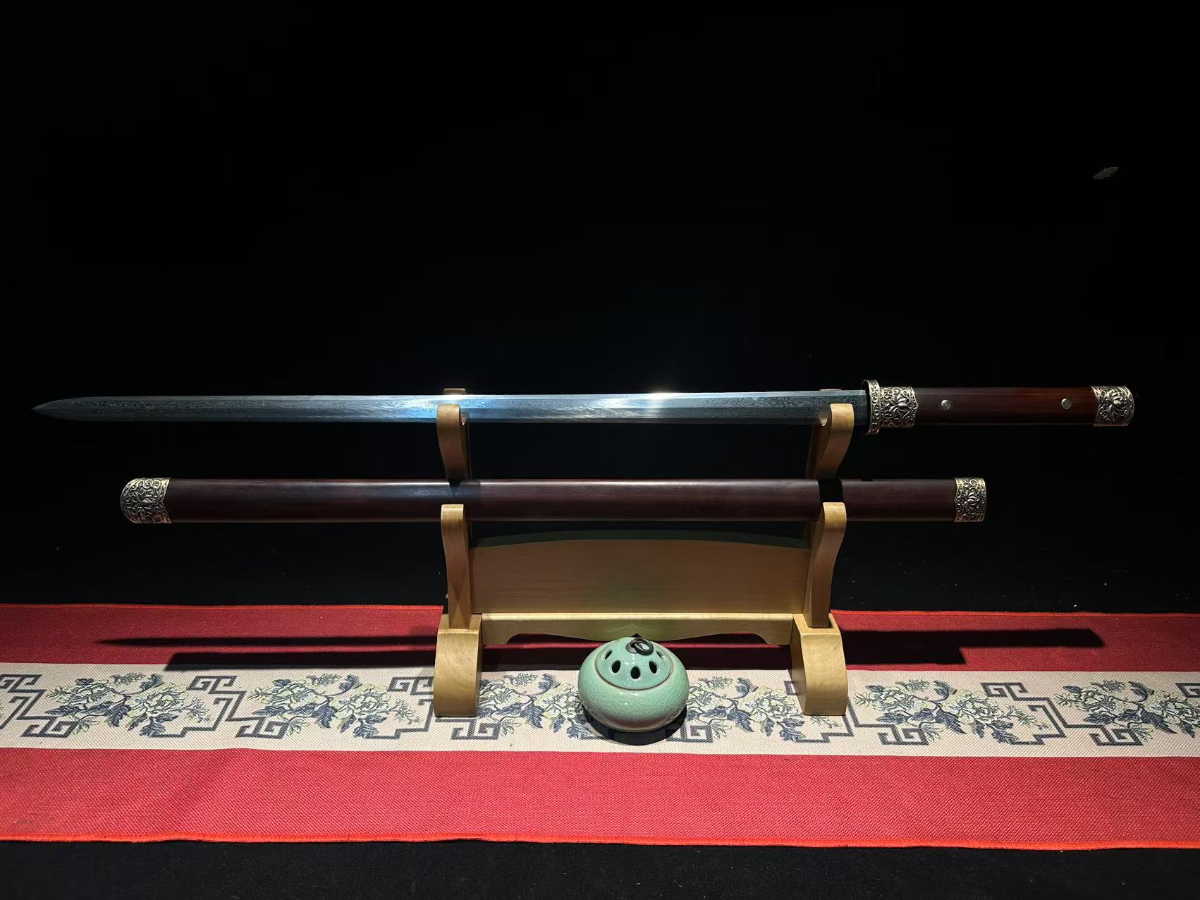 龙泉纯铜八面剑花纹钢一体龙骨手工锻打工艺品未开刃