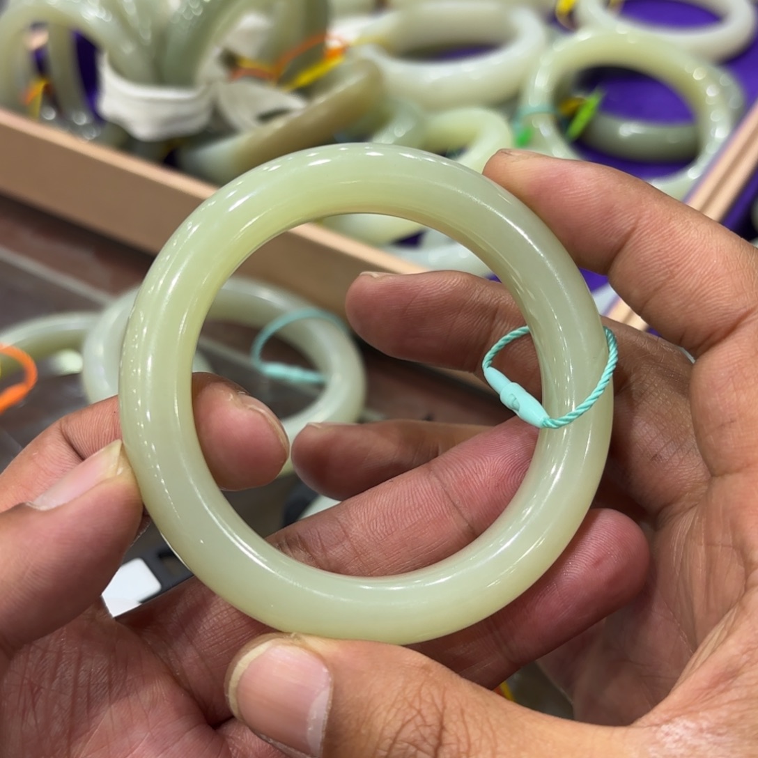 和田玉（黄玉）手镯54.5圈口定制不退换未镶嵌