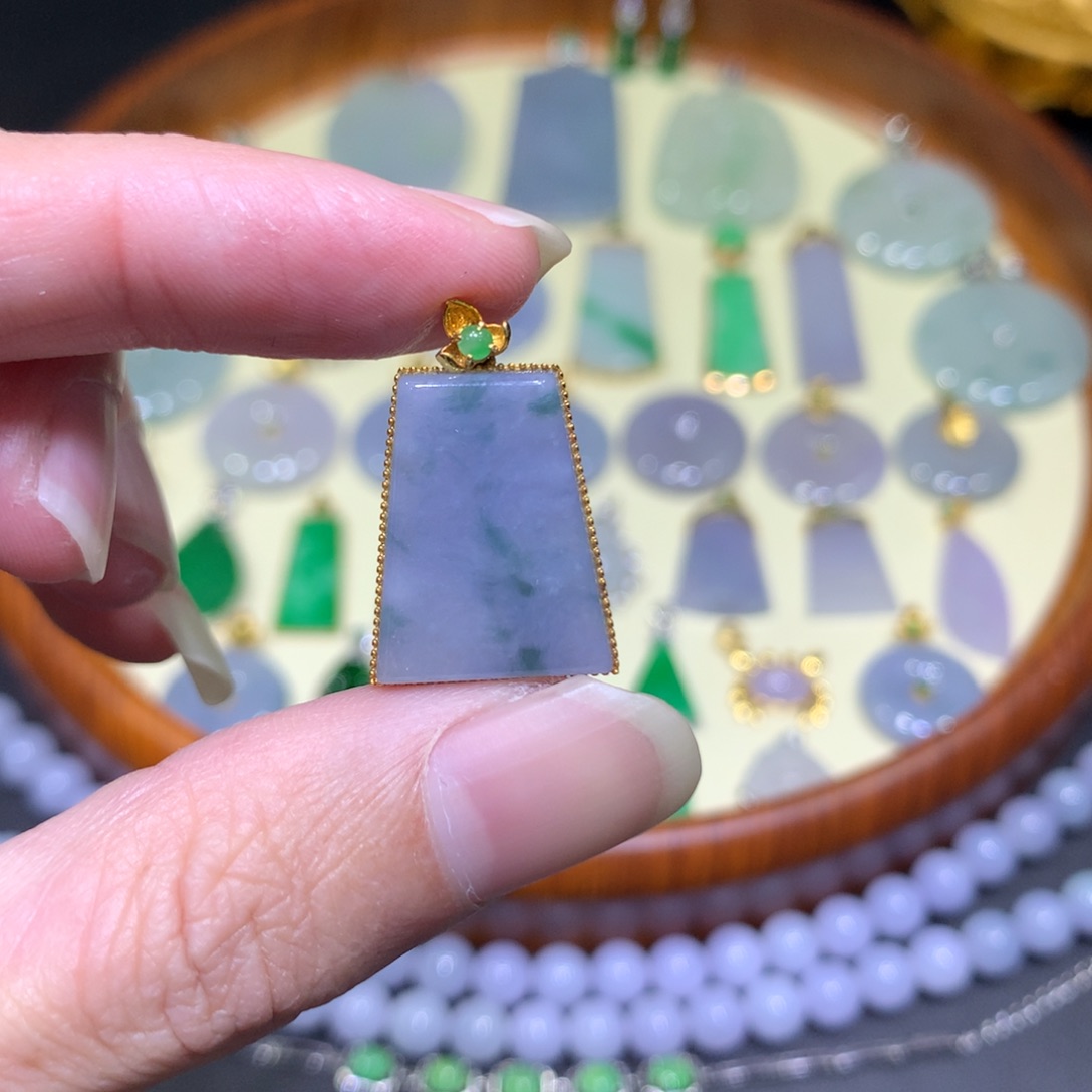 翡翠吊坠(不含链)18K金镶嵌