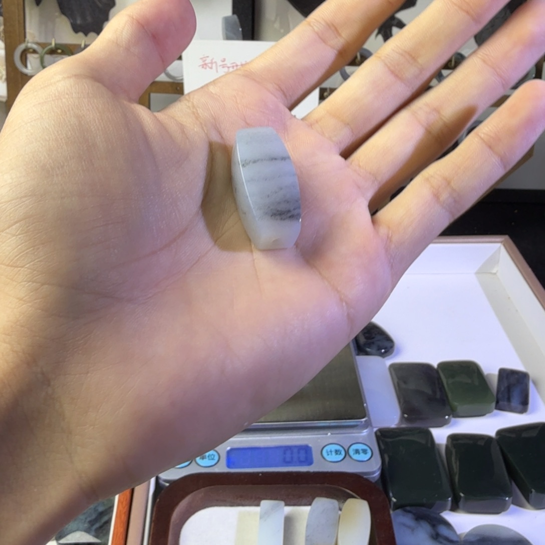 嗨***吗颈饰未镶嵌和田玉