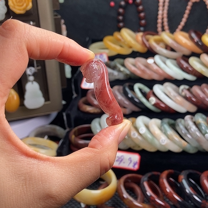 馨***玉石英质玉未镶嵌颈饰