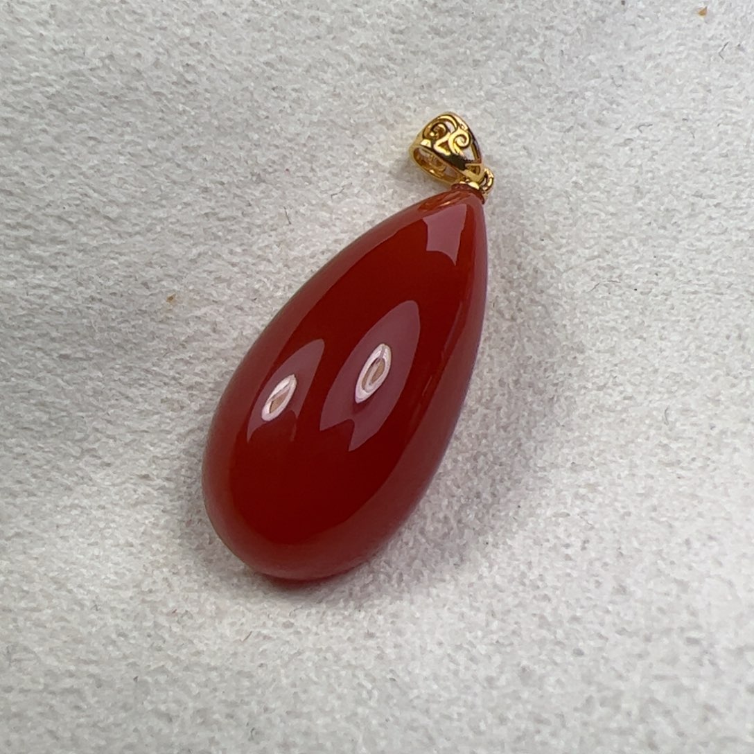 18K金镶嵌吊坠南红玛瑙