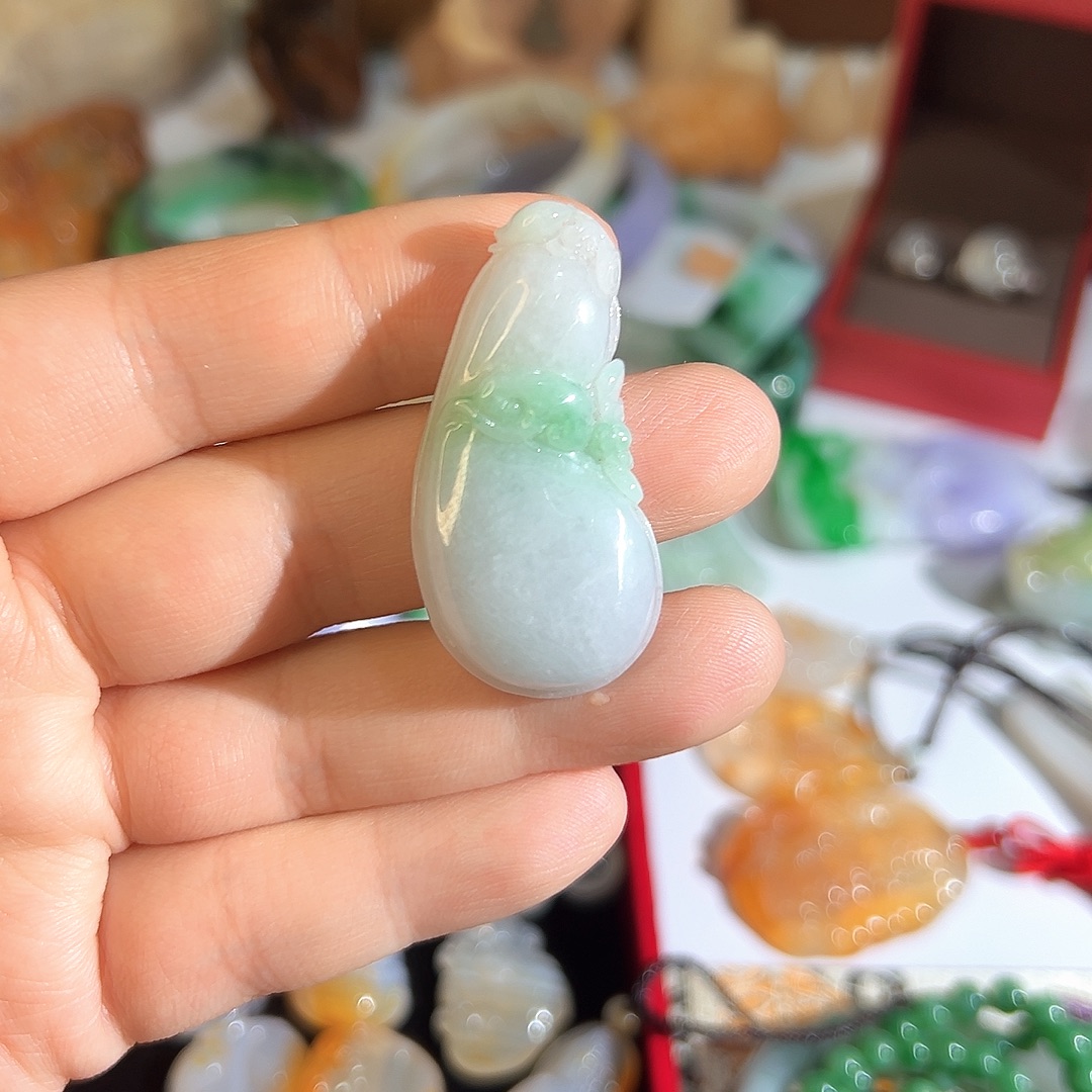 翡翠未镶嵌颈饰翡翠飘绿俏色巧雕瓜迭绵绵好事不断特价不退