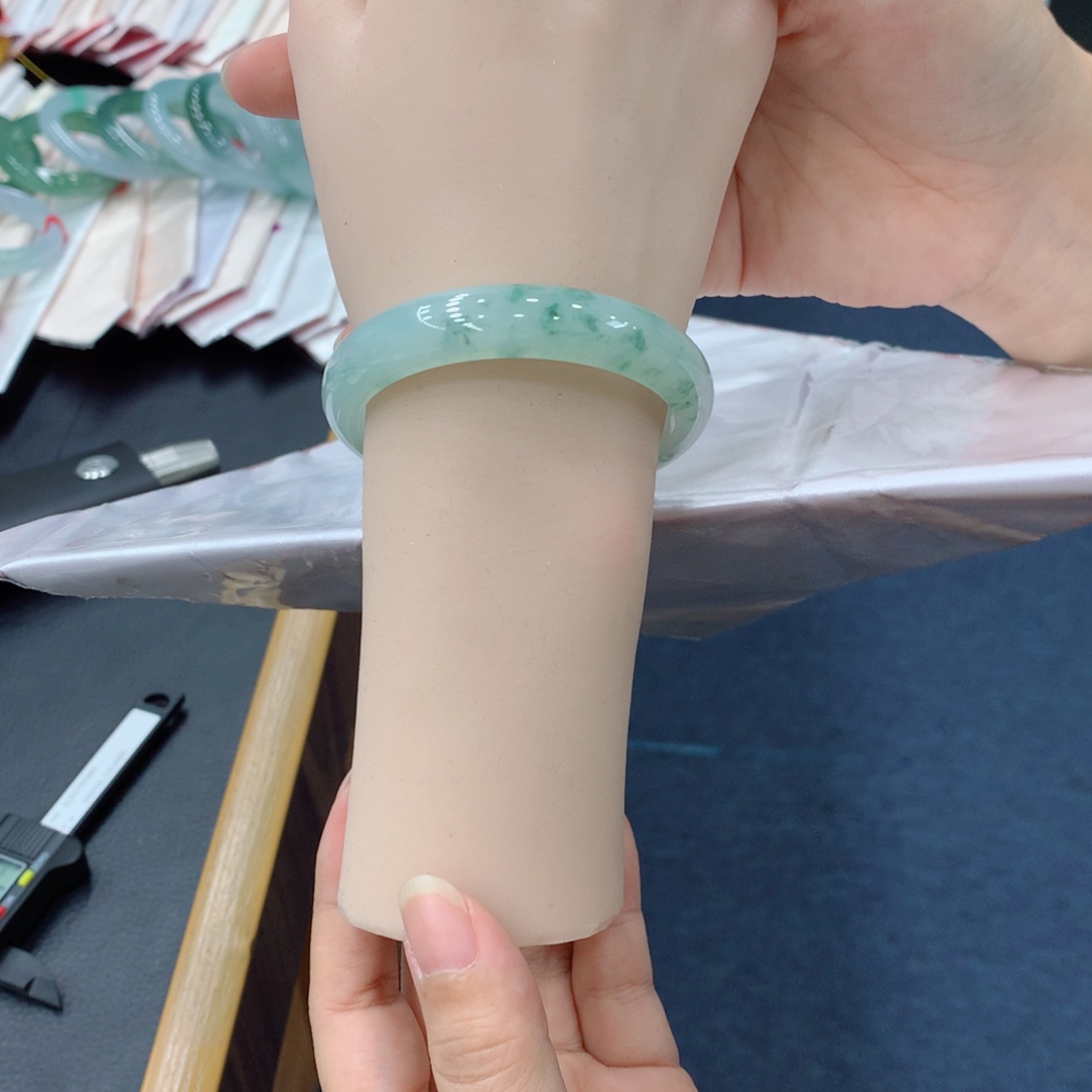 翡翠未镶嵌手镯买断