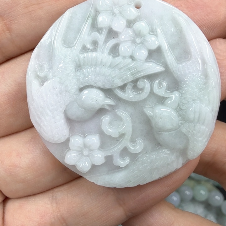 翡翠挂件未镶嵌翡翠