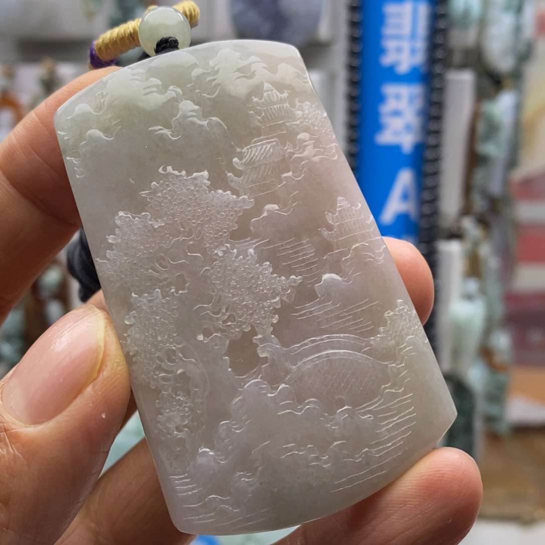 翡翠颈饰未镶嵌山水