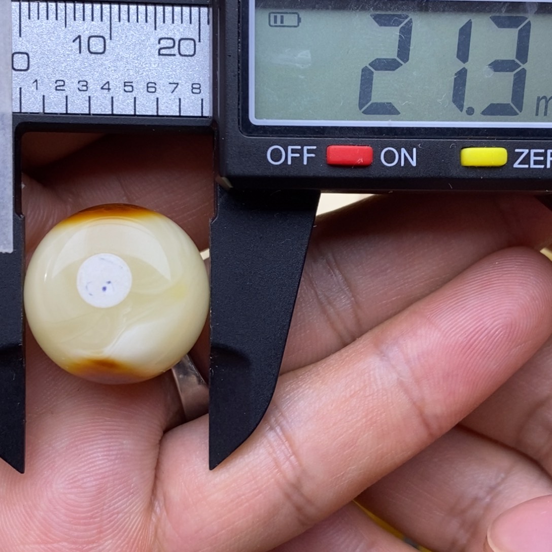 未镶嵌蜜蜡裸石21.3x16.2皮色墩子微瑕