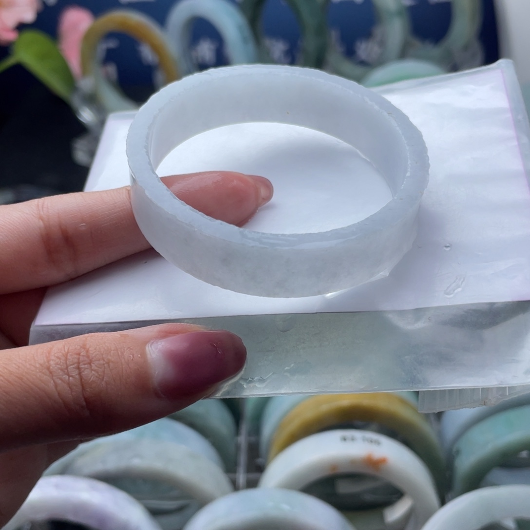 定制翡翠未镶嵌翡翠手镯