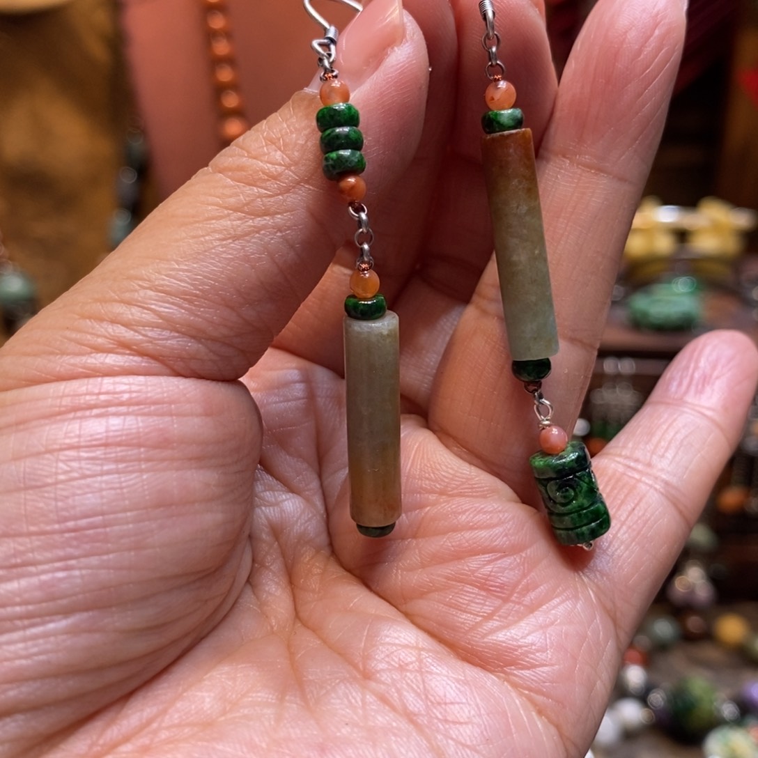 翡翠吊坠(赠链)未镶嵌