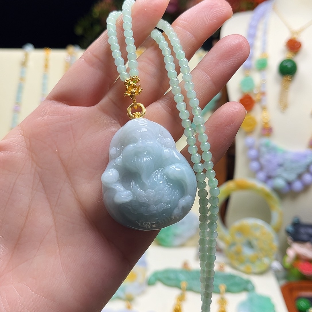 翡翠颈饰未镶嵌天然翡翠