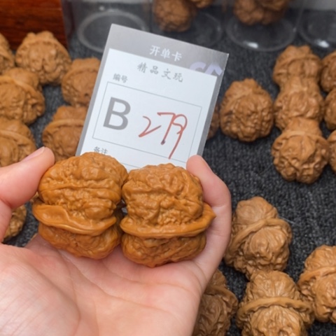 吊坠桃核o****0我是第一百41