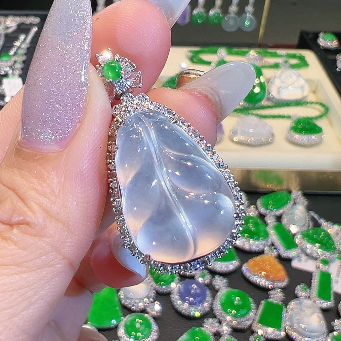 翡翠吊坠(不含链)18K金镶嵌翡翠