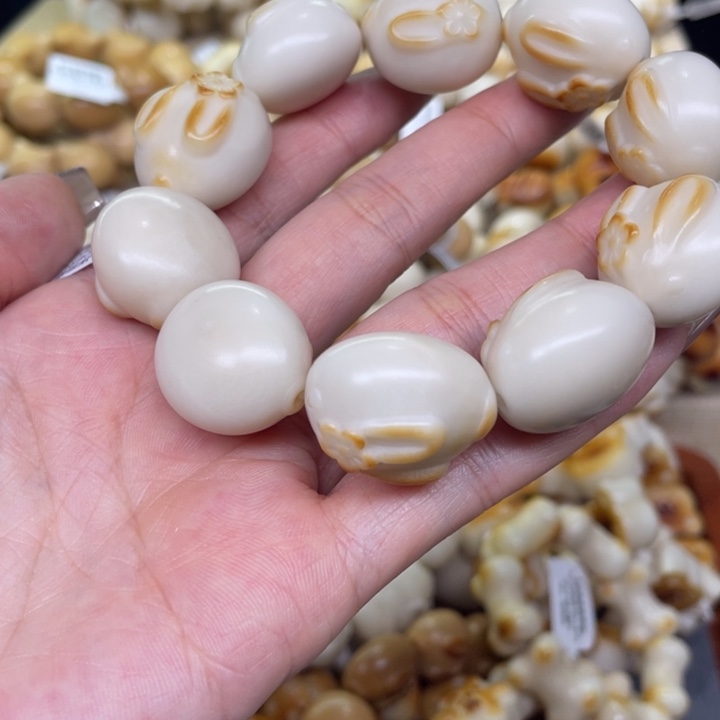 菩提根/象牙果手串4.26.38 小花兔微瑕