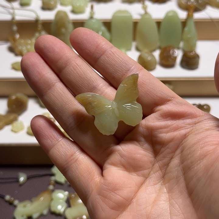 加****和田玉未镶嵌颈饰