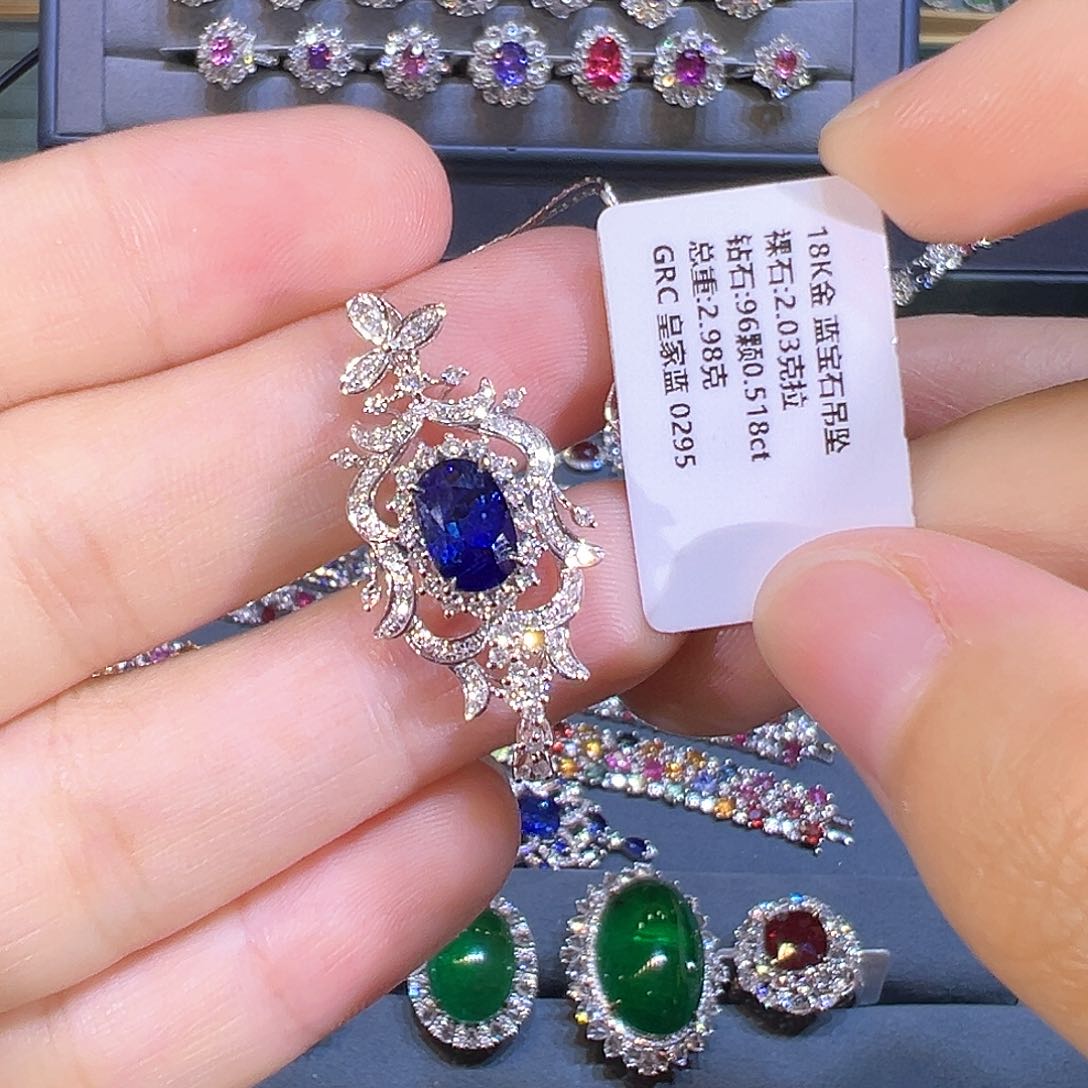 蓝宝石吊坠18K金镶嵌