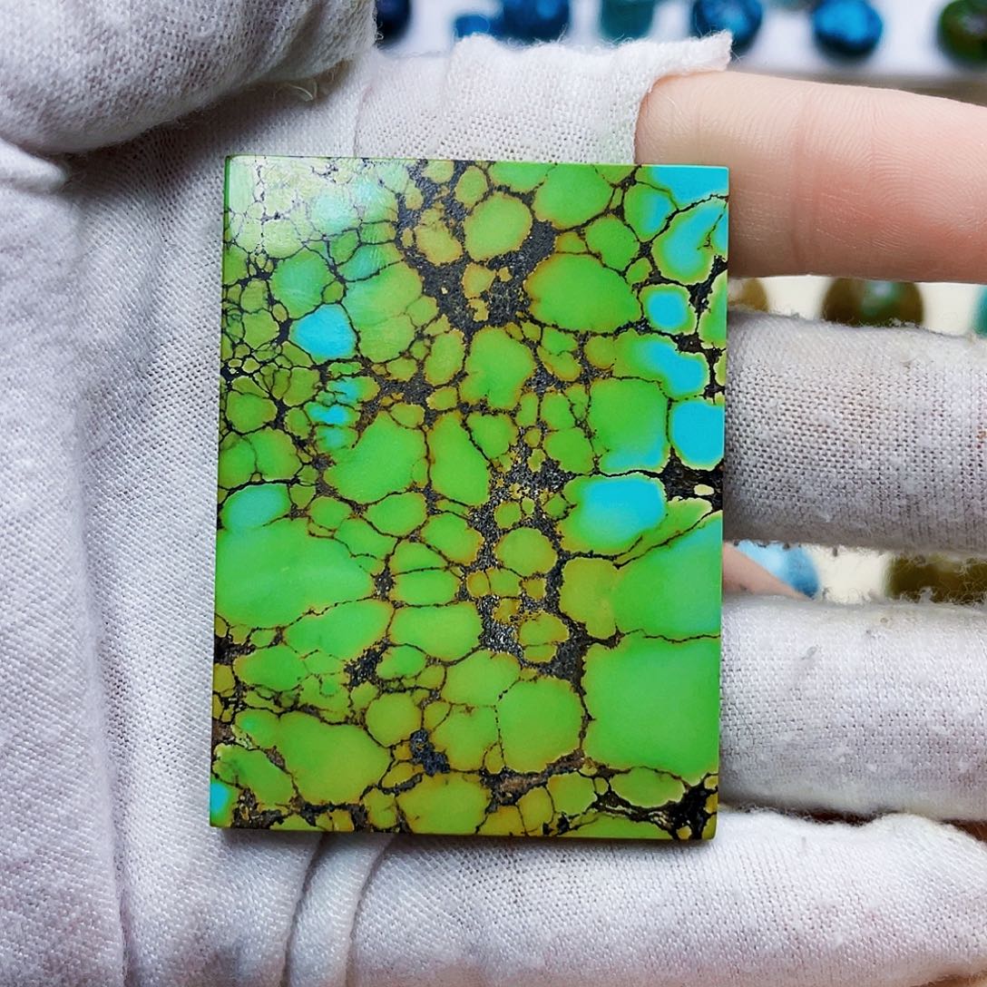 蜗***：绿松石未镶嵌饰品