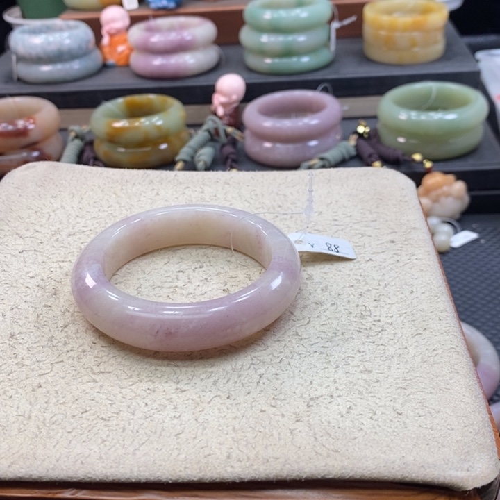 未镶嵌手镯石英岩玉