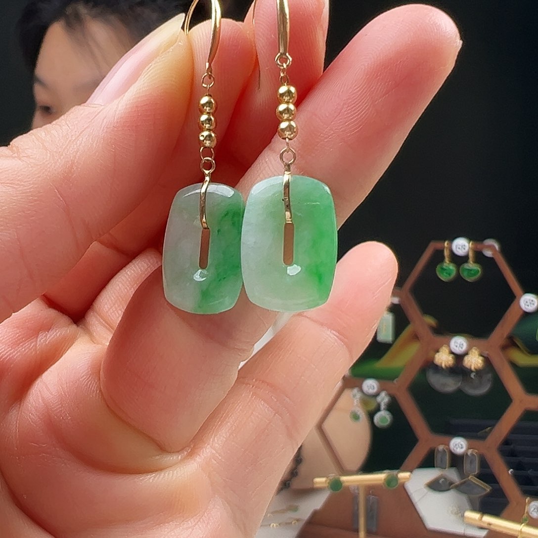 翡翠18K金镶嵌耳饰天****)天然翡翠