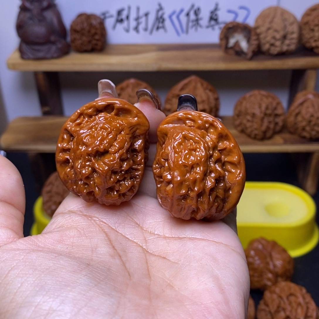 尼***辰吊坠文玩核桃座山雕福利