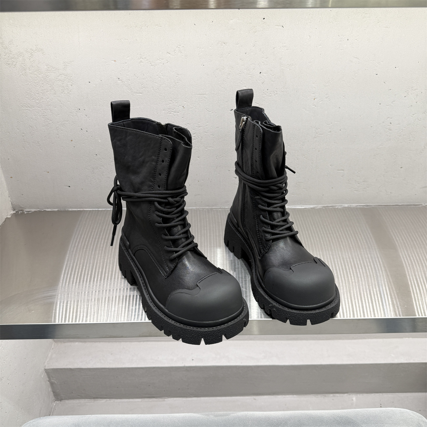 Z-3676乐魔真皮女靴2025秋新款圆头粗跟马丁靴百搭英伦机车短靴潮
