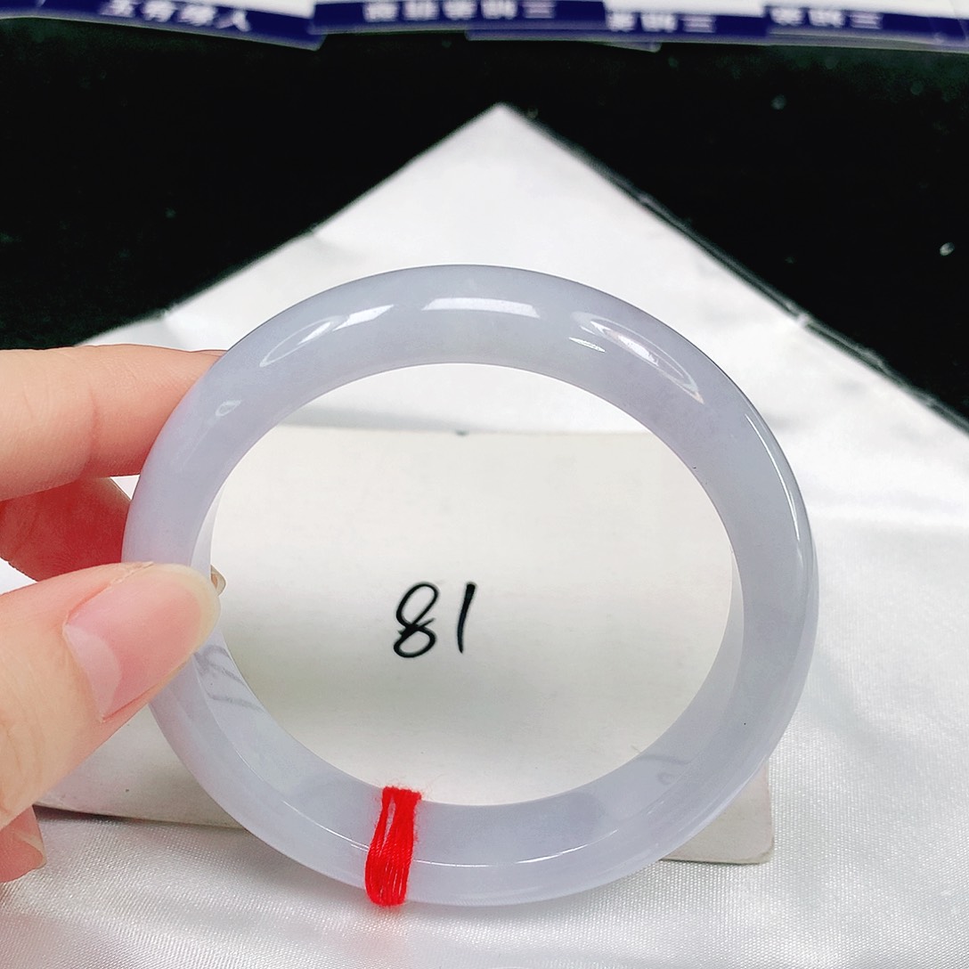 翡翠手镯未镶嵌翡翠手镯未镶嵌