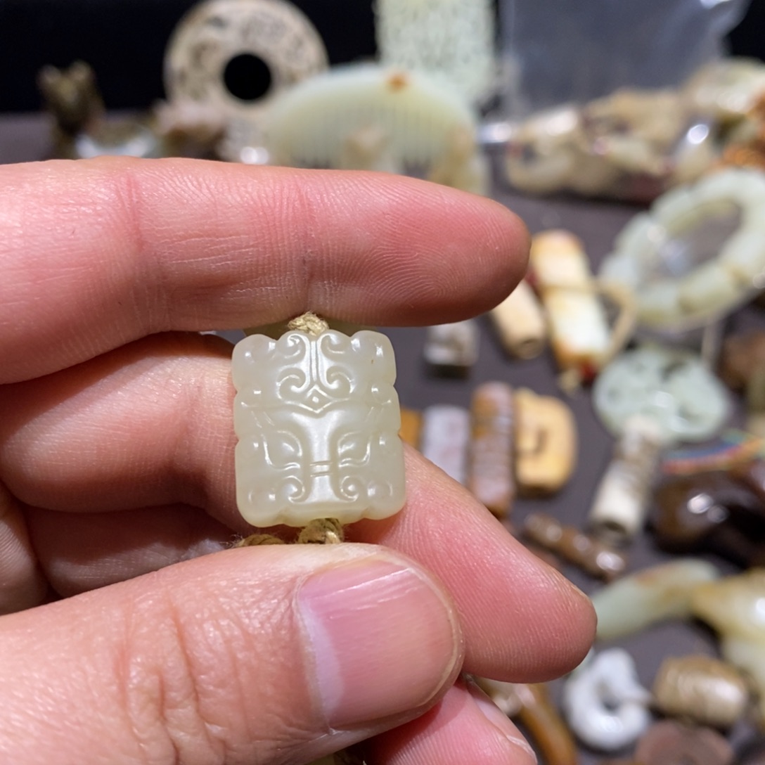 牧***马和田玉（糖玉）未镶嵌颈饰