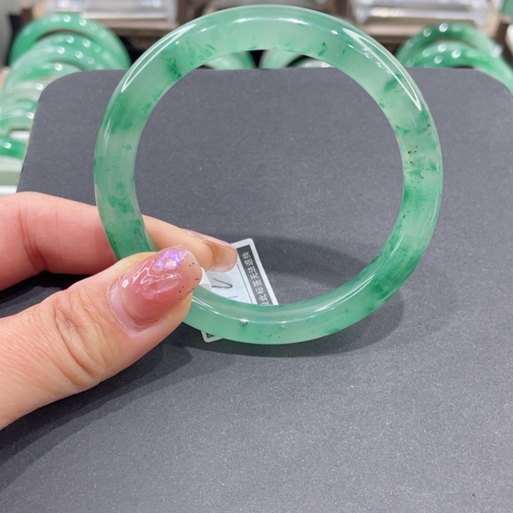 未镶嵌手镯石英质玉