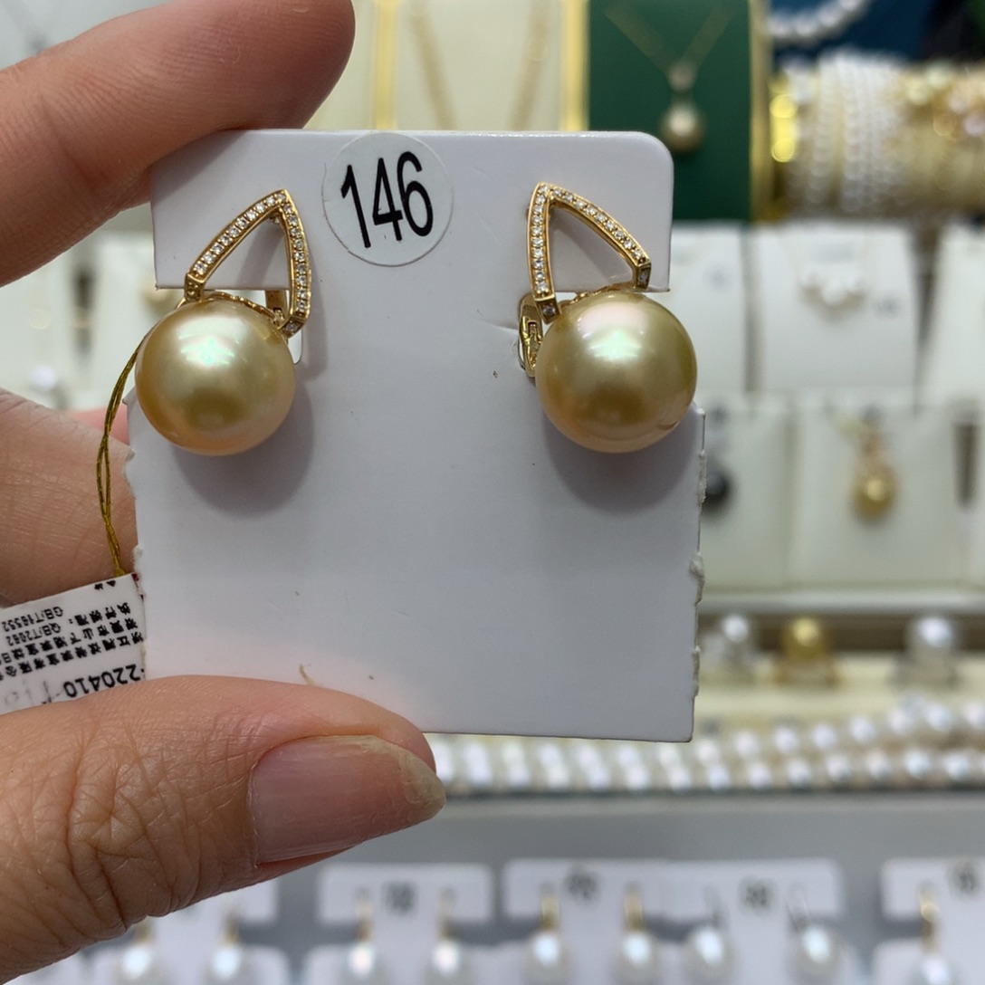 18K金镶嵌海水珍珠耳饰