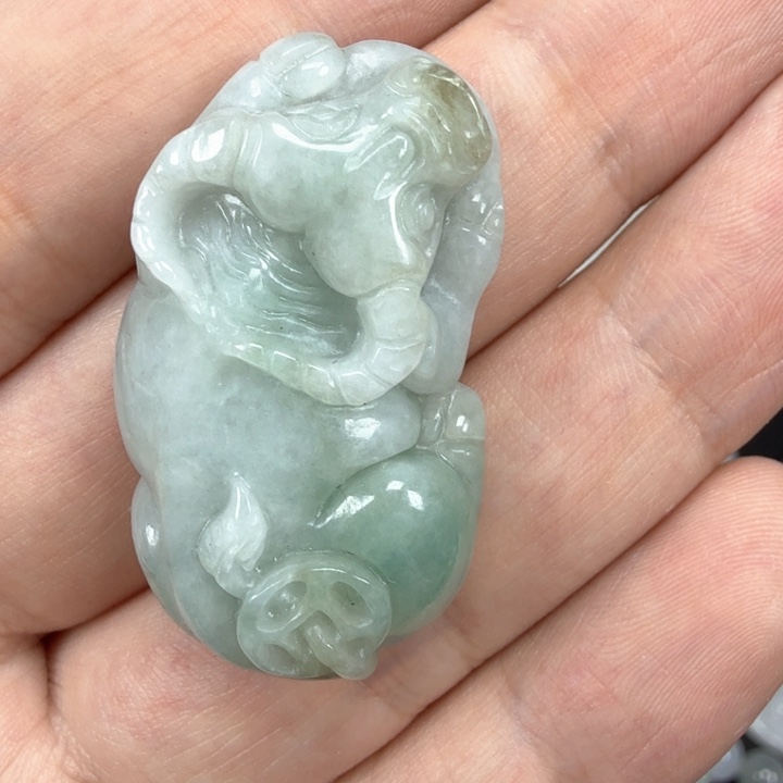 翡翠挂件未镶嵌翡翠