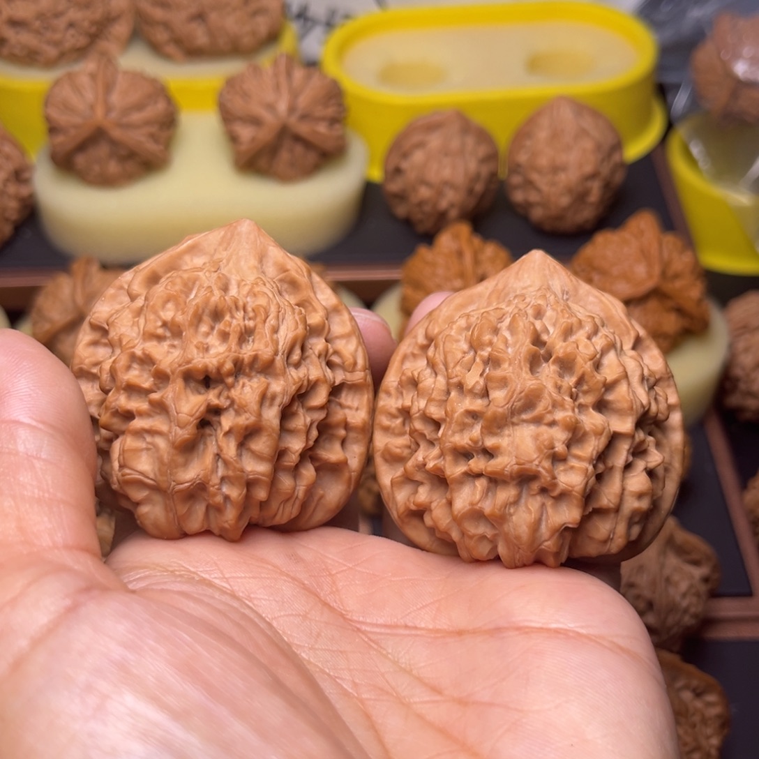 拿****把件文玩核桃麒麟纹官帽49左右