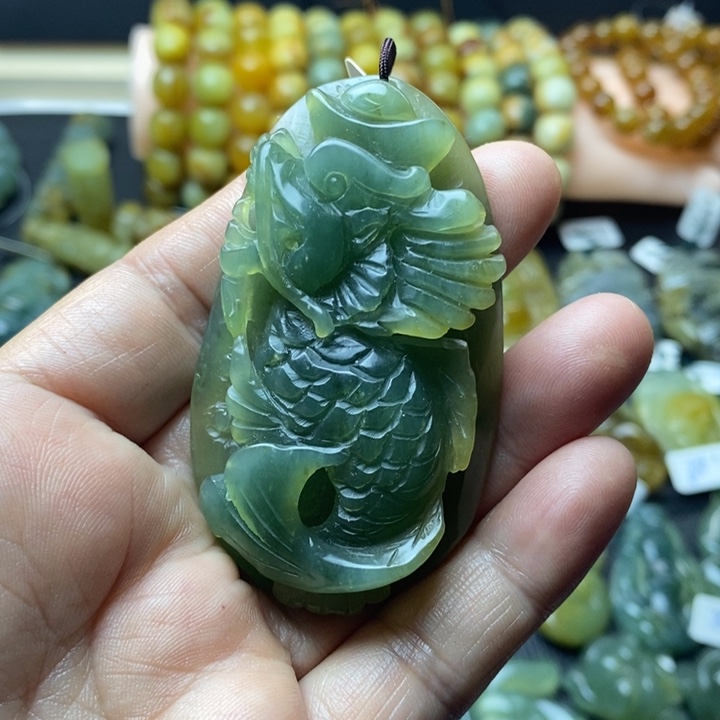 蛇纹石玉未镶嵌颈饰