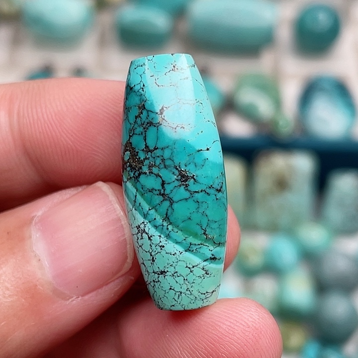 绿松石珠宝奇石未镶嵌谢**地