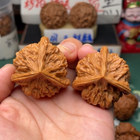 【闪购商品】把件文玩核桃40玉玺三棱