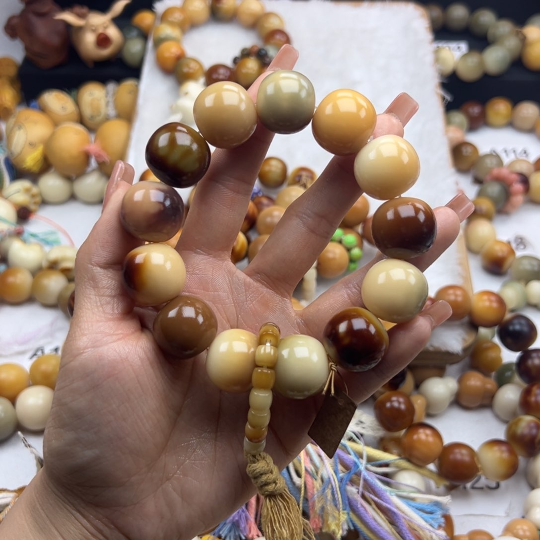 白玉菩提吊坠微瑕21