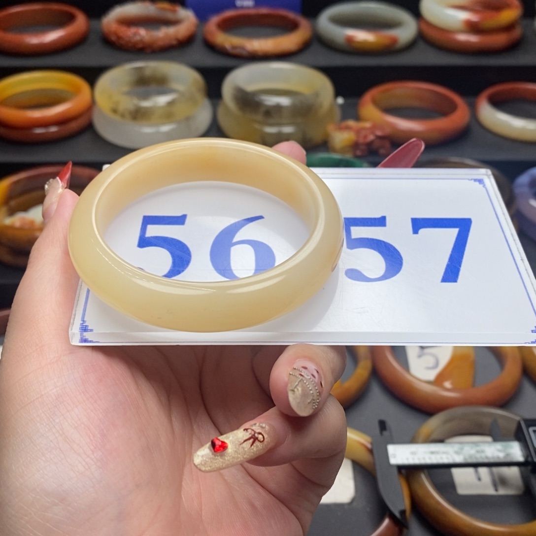 石英质玉（黄龙玉）手镯未镶嵌