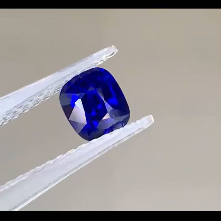 无烧斯里蓝卡皇家蓝蓝宝石、1.58克拉