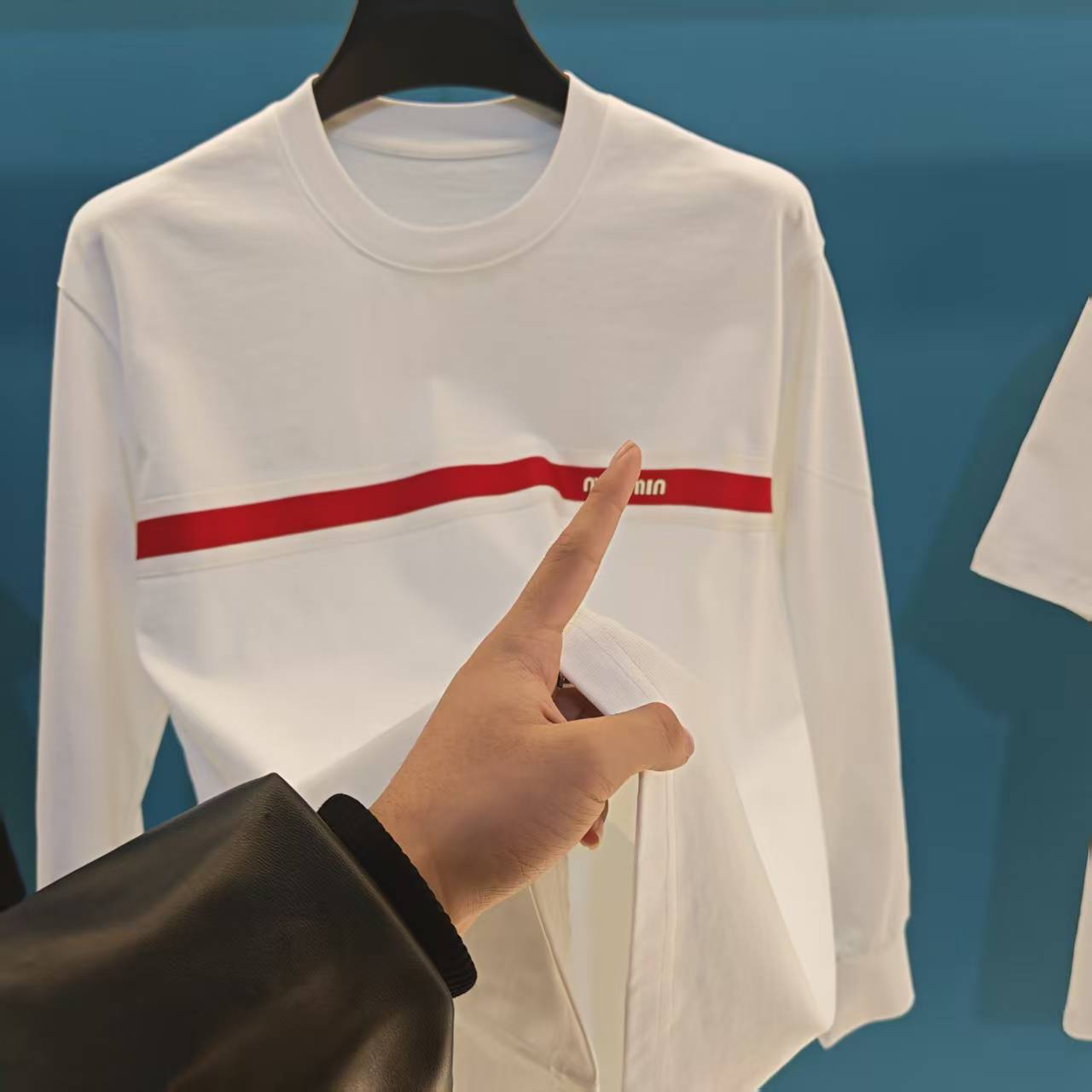 2025秋款百搭运动潮流细致工艺圆领上衣-003