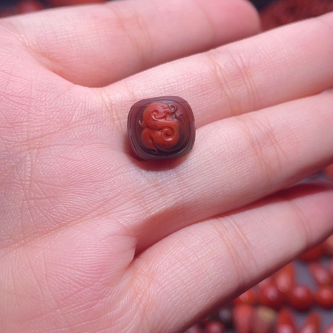 呆****南红玛瑙未镶嵌老型12➕